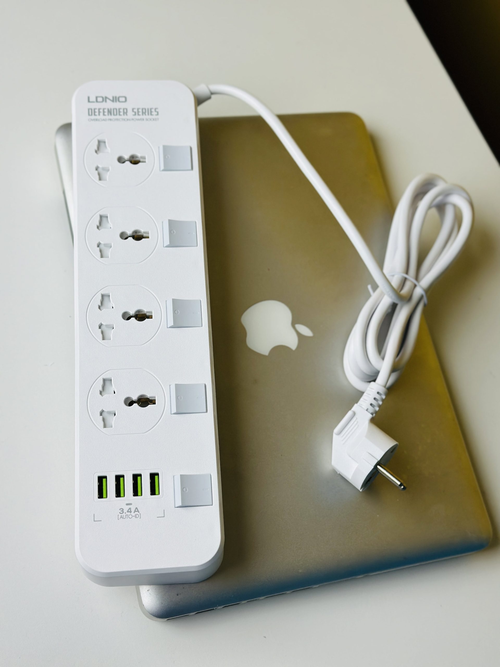 LDNIO SC4408 2500W Defender Series 4 Power Socket 4 USB Power Strip - Image 2
