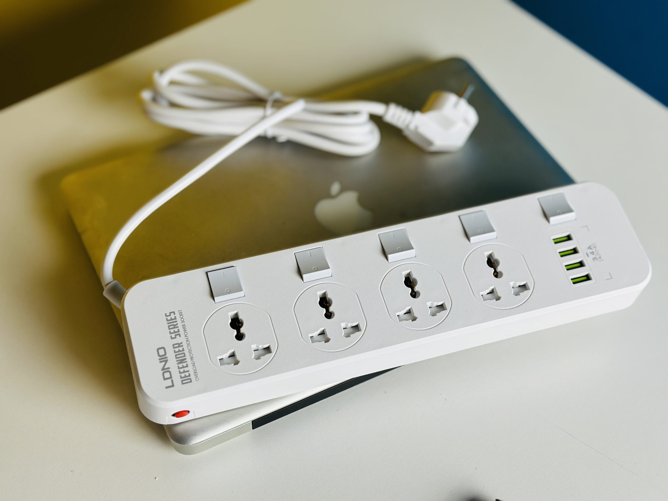 LDNIO SC4408 2500W Defender Series 4 Power Socket 4 USB Power Strip - Image 4