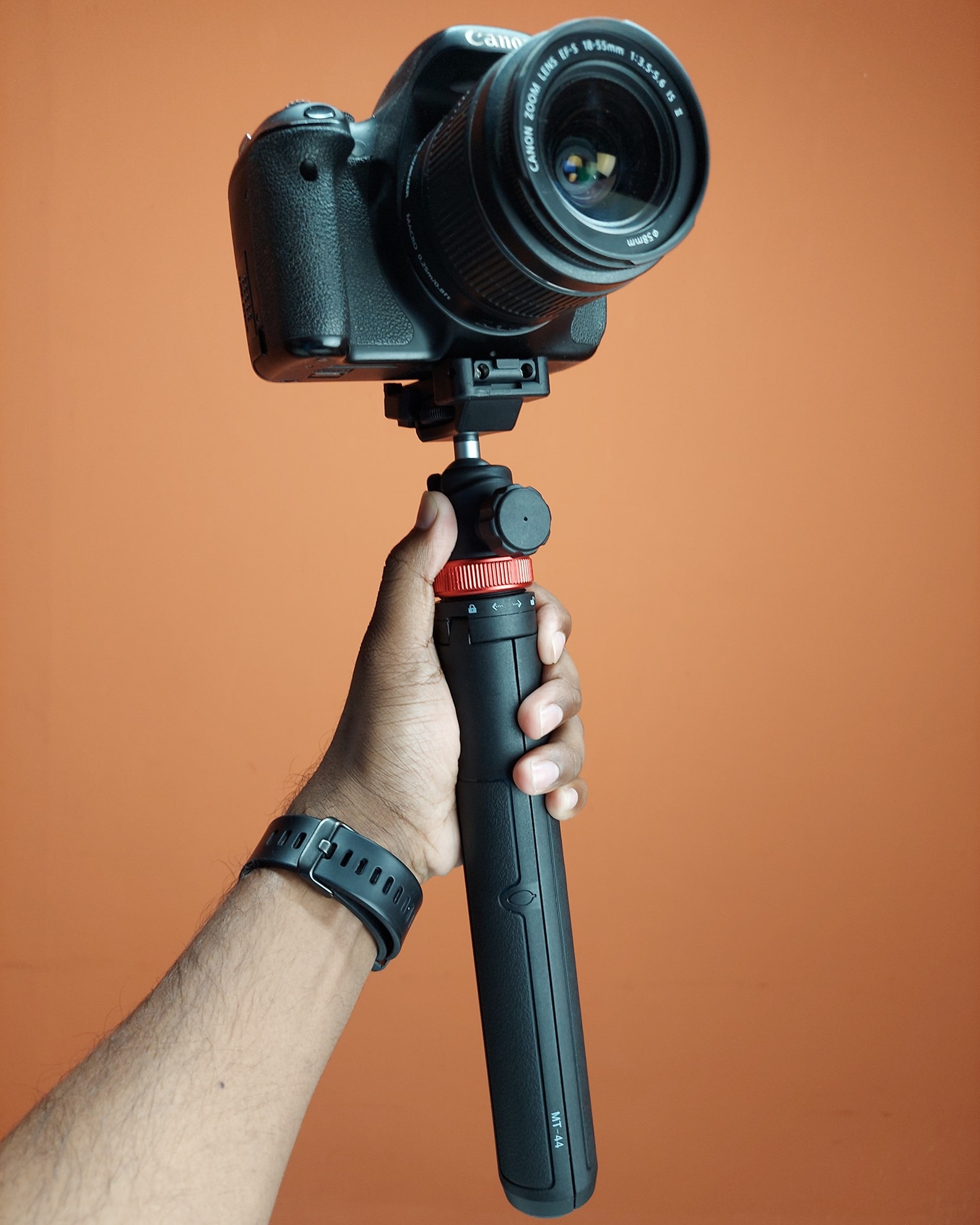 Ulanzi MT44 Extendable Vlog Tripod With 360° Ball Head – Black Color - Image 4